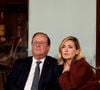 François Hollande et sa femme Julie Gayet assistent au match opposant C. Alcaraz à S. Tsitsipas lors des Internationaux de France de tennis de Roland Garros 2024 à Paris le 4 juin 2024. © Jacovides-Moreau/Bestimage