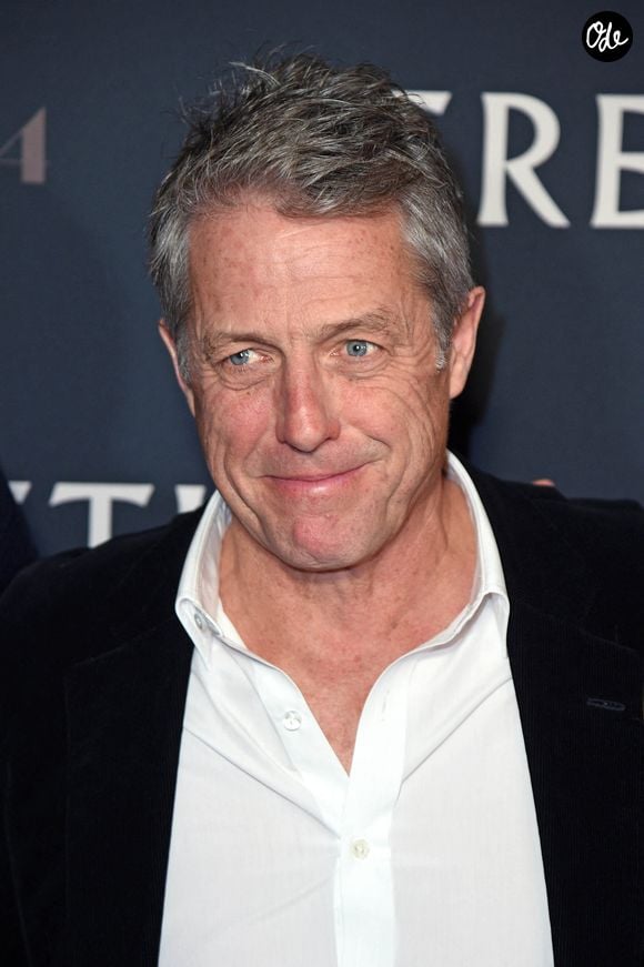 L’acteur britannique y aurait acheté une demeure en vieilles pierres avec jardin et piscine en 2016, pour environ deux millions d’euros.

Hugh Grant et son épouse Anna Eberstein sur le tapis rouge de l'avant-première allemande du film Heretic à l'Astor Film Lounge, à Berlin, le 24 novembre 2024.