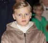 Le prince Jacques arborait une tenue sportive avec notamment gilet beige doté d'une doublure fausse peau de mouton de chez Armani et un jean

Le prince Jacques de Monaco, marquis des Baux - La famille princière de Monaco lors du lancement des illuminations de Noël organisées par la municipalité de Monaco sur la Place d'Armes le 27 novembre 2025.
© Olivier Huitel / Pool / Bestimage