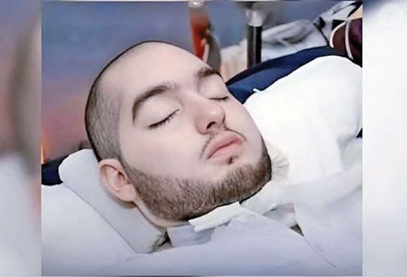 L'accident lui a causé de graves traumatismes crâniens et des hémorragies internes, et malgré les soins médicaux d'urgence, il n'a jamais complètement repris connaissance. 

Al-Waleed bin Khaled bin Talal Al Saud sur X