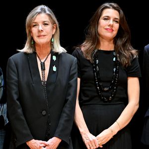 La princesse Caroline de Hanovre et sa fille Charlotte Casiraghi ont assisté à la cérémonie de proclamation de l'édition 2025 des Prix de la Fondation Prince Pierre à l'opéra Garnier à Monaco, le 14 octobre 2025.© Bruno Bebert / Bestimage