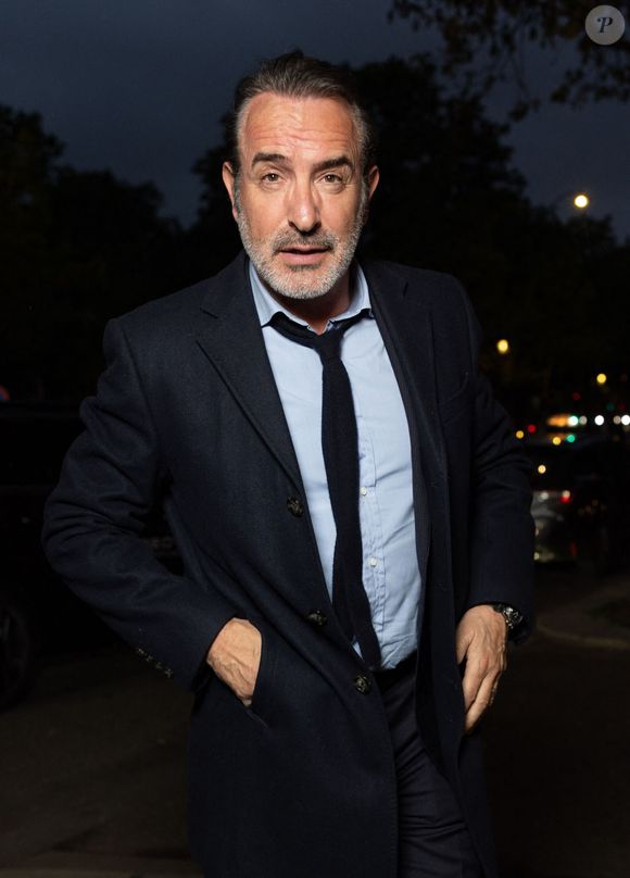 Pour ça, il peut compter sur ses amis d'enfance ! 

Exclusif - Jean Dujardin - Les célébrités arrivent au dîner du Cinéma du Madame Figaro au restaurant "Gigi" à Paris le 31 mars 2026. © Julien Sarkissian/Bestimage