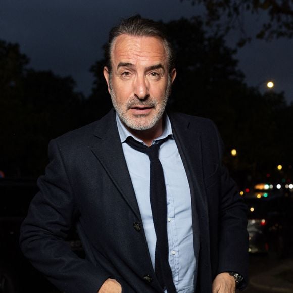Pour ça, il peut compter sur ses amis d'enfance ! 

Exclusif - Jean Dujardin - Les célébrités arrivent au dîner du Cinéma du Madame Figaro au restaurant "Gigi" à Paris le 31 mars 2026. © Julien Sarkissian/Bestimage