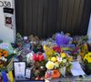 L’acteur de "Friends" a été victime d’une overdose accidentelle de kétamine et s'était noyé dans son jacuzzi.

Les hommages à Matthew Perry s'accumulent devant la maison de Los Angeles où la star de "Friends" est décédée.

Backgrid USA / Bestimage