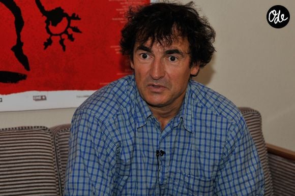 "Je me planque de plus en plus, oui. J’ai de plus en plus peur. J’ai peur du monde, je ne le connais pas, ce monde", a-t-il confié.

Albert Dupontel - Conférence de presse du film" 9 mois fermes" au Crowne Plaza Toulouse, le 20 septembre 2013 © LN Photographers / Bestimage