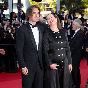 Un coup dur qu'il a surmonté en partie grâce à la présence et le soutien de sa maman Carole Bouquet

Dimitri Rassam et sa mère Carole Bouquet - Montée des marches du film « Megalopolis » lors du 77ème Festival International du Film de Cannes, au Palais des Festivals à Cannes. Le 16 mai 2024
© Jacovides-Moreau / Bestimage