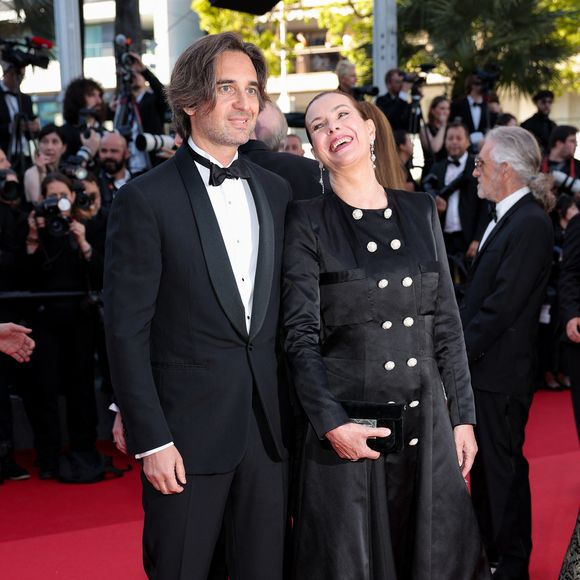 Un coup dur qu'il a surmonté en partie grâce à la présence et le soutien de sa maman Carole Bouquet

Dimitri Rassam et sa mère Carole Bouquet - Montée des marches du film « Megalopolis » lors du 77ème Festival International du Film de Cannes, au Palais des Festivals à Cannes. Le 16 mai 2024
© Jacovides-Moreau / Bestimage