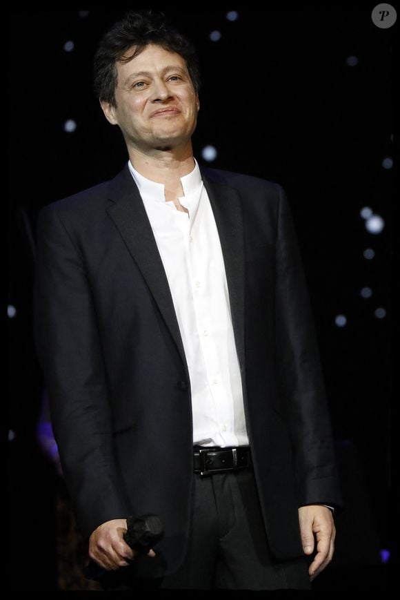 Exclusif - Jonathan Dassin lors de la soirée L'année de la déprime (et même un peu plus...) aux Folies Bergère à Paris le 29 novembre 2021.

© Alain Guizard / Bestimage