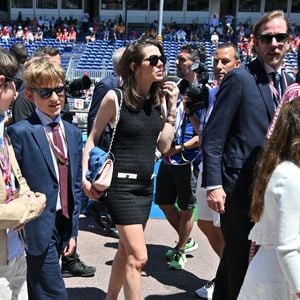 Habituée des événements mondains, la fille de Caroline de Monaco

Charlotte Casiraghi en famille lors du Grand Prix de Monaco en 2025 © Manuele Mangiarotti/IPA via ZUMA Press