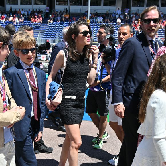 Habituée des événements mondains, la fille de Caroline de Monaco

Charlotte Casiraghi en famille lors du Grand Prix de Monaco en 2025 © Manuele Mangiarotti/IPA via ZUMA Press
