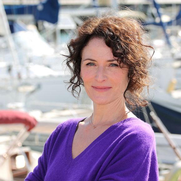 Pour se préparer, elle a comme tous les comédiens bénéficié d'une formation 

Elsa Lunghini - Photocall de la série "Ici tout commence" lors de la 26ème Edition du Festival de la Fiction de La Rochelle. Le 14 septembre 2024
© Patrick Bernard / Bestimage