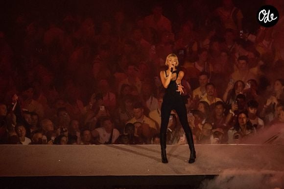 Épuisée après sa tournée, elle a décidé de ralentir et de prendre du temps pour elle.

Angele lors de la cérémonie de clôture des Jeux Olympiques de Paris 2024 au stade de France à Saint-Denis, le 11 août 2024. © Baptiste Autissier / Panoramic / Bestimage