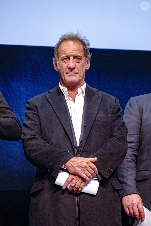 Vincent Lindon lors de la cérémonie d'ouverture de la 15ème édition du festival Lumière à la Halle Tony Garnier de Lyon le 12 octobre 2024. © Sandrine Thesillat / Panoramic / Bestimage