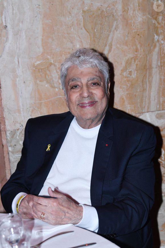 Enrico Macias a été très clair avec ses enfants pour sa fin de vie : "Si je  suis incapable de continuer à marcher..." - Purepeople
