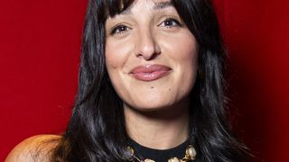 Loulou Kitchen parle après la cérémonie à Ramatuelle, elle explique pourquoi elle n’a pas dit que Chantal Nobel était sa grand-mère
