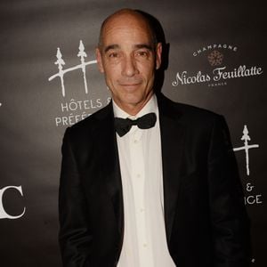 "Ce qui me touche, c’est de constater qu’à son âge, il jouit d’une liberté que je n’ai connue qu’à 25 ans. Il nous observe, sa mère et moi… Il comprend nos engagements.”

Exclusif - Jean-Marc Barr - L'acteur JM Barr fête le 30ème anniversaire de la sortie du film de L. Besson "Le Grand Bleu" lors de la soirée annuelle de la chaîne Hôtel & Préférence à l'Aquarium de Paris le 30 mai 2018. © Rachid Bellak/Bestimage