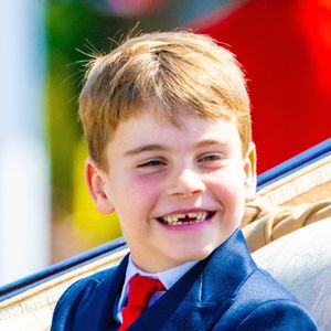 Le prince Louis de Galles, - Les membres de la famille royale britannique arrivent à Buckingham Palace pour la cérémonie Trooping the Colour à Londres, le 14 juin 2025. Affecté par le crash du Boeing 787 Dreamliner à Ahmedabad du 12 juin, le souverain et les officiels porteront un brassard noir en hommage aux plus de 270 victimes. Bon nombre d'elles étaient des ressortissants britanniques.
© Backgrid / Bestimage