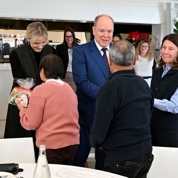 Le prince Albert II de Monaco, sa femme la princesse Charlene et Camille Gottlieb ont remis les traditionnels colis de Noël aux aînés monégasques dans la meeting room du Yacht Club de Monaco dans le cadre de festivités de fin d'année de la Principauté de Monaco, le 12 décembre 2024. © Bruno Bebert/Pool Monaco/Bestimage