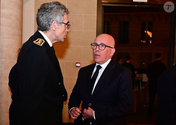 Eric Ciotti au dîner annuel du CCAF (Conseil de coordination des associations arméniennes de France) à l'hôtel du collectionneur à Paris le 11 mars 2025
Comme chaque année, la onzième édition du désormais fameux dîner du CCAF a fait salle comble. 450 personnes se sont retrouvées dans les salons de l'hôtel du collectionneur, à Paris. Lors du cocktail, plusieurs personnalités politiques ont eu l'occasion de s'entretenir avec les invités.
Comme de coutume, un certain nombre de figures intellectuelles étaient également au dîner.
C'est Nelson Monfort qui a présenté la soirée en rappelant que la soirée est l'occasion de nous retrouver et de réaffirmer les liens profonds qui unissent la France et l'Arménie, liens tissés par l'histoire, la culture et des valeurs communes.
Cette soirée incarne à la fois un hommage solennel et un appel à l'action. Hommage envers celles et ceux qui oeuvrent sans relâche pour la cause arménienne; mais appel à la communauté internationale pour qu'elle s'engage résolument pour la justice et la paix.

© Christian Liewig / Bestimage