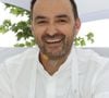 Le chef étoilé Cyril Lignac possède un palais habitué à la haute gastronomie.

La nouvelle équipe du "Le Meilleur Pâtissier" - Les Chefs à Saint-Tropez fêtent les producteurs - Inauguration des Chefs et les producteurs se retrouvent sur la place des Lices à Saint-Tropez. Le chef Cyril Lignac. ©Jean-Marc Lhomer / Bestimage.