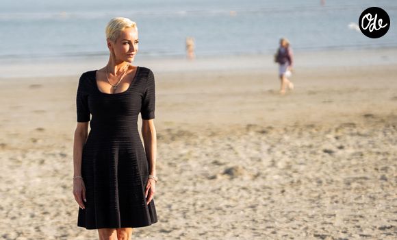 Exclusif - Adriana Karembeu pose sur la plage de La Baule le 13 juin 2026.