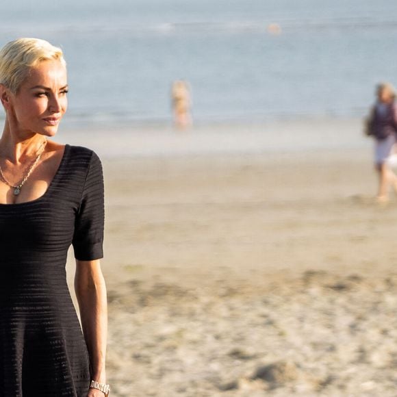 Exclusif - Adriana Karembeu pose sur la plage de La Baule le 13 juin 2026.