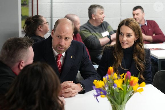 "William voulait voler de ses propres ailes", a précisé un initié à nos confrères. Manifestement, le prince William "ne voulait plus faire appel aux avocats de son père. C'est aussi simple que ça. Il veut être son propre maître", apprend-on. 

Le prince William, prince de Galles, et Catherine (Kate) Middleton, princesse de Galles, rencontrent des joueurs blessés, en marge du match du tournoi des Six Nations entre le Pays de Galles et l'Angleterre à Cardiff, le 15 mars 2025. (Julien Burton / Bestimage).