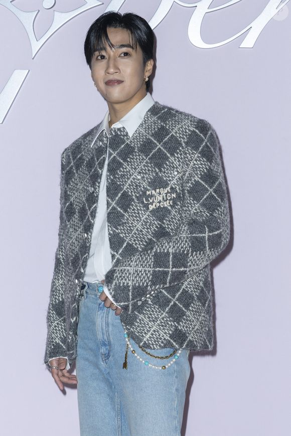 Shou Lou - Photocall pour le défilé Louis Vuitton prêt à porter hommes Automne / hiver  2025 - 2026 lors de la fashion week à Paris le 21 2025. © Olivier Borde /Bestimage