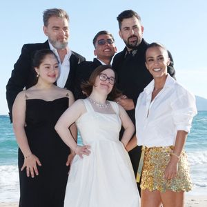 L'auteur du film "Un P'tit truc en plus" a pris une décision radicale...

Artus, Alice Belaidi, Clovis Cornillac, Sofian Ribes, assistant à la soirée Un p'tit truc en plus à la Plage Vegaluna lors du 77ème Festival de Cannes le 23 mai 2024 à Cannes, France. Photo by Jerome Domine/ABACAPRESS.COM