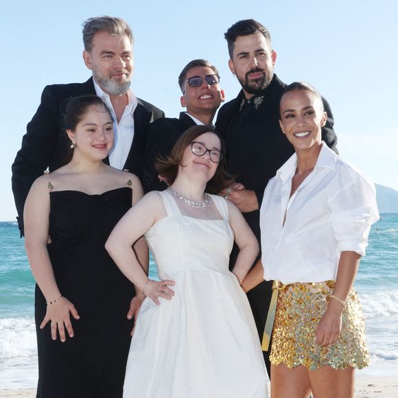 L'auteur du film "Un P'tit truc en plus" a pris une décision radicale...

Artus, Alice Belaidi, Clovis Cornillac, Sofian Ribes, assistant à la soirée Un p'tit truc en plus à la Plage Vegaluna lors du 77ème Festival de Cannes le 23 mai 2024 à Cannes, France. Photo by Jerome Domine/ABACAPRESS.COM
