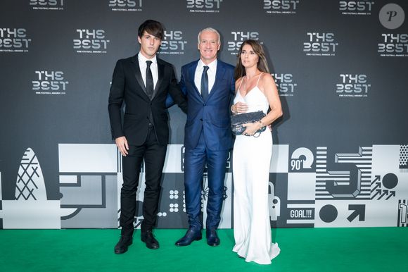 Didier Deschamps, sa femme Claude et leur fils Dylan - Les célébrités arrivent à la cérémonie des Trophées Fifa 2018 au Royal Festival Hall à Londres. © Cyril Moreau/Bestimage