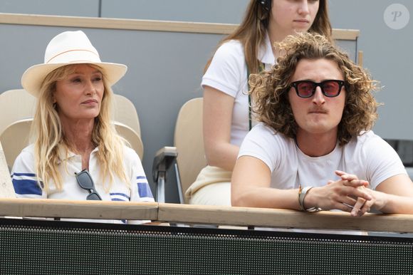 Isabelle Camus et son fils Joalukas Noah dans les tribunes lors des Internationaux de France de Tennis de Roland Garros 2025, à Paris, France, le 3 juin 2025. © Jacovides-Moreau/Bestimage