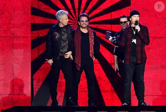 U2 aux Europe Music Awards 2017 à Londres. Le 12 novembre 2017. Photo par Ian West/PA Wire/ Abaca
