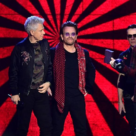 U2 aux Europe Music Awards 2017 à Londres. Le 12 novembre 2017. Photo par Ian West/PA Wire/ Abaca