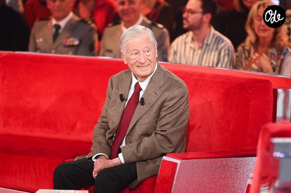 Exclusif - Alain Duhamel lors de l'enregistrement de l'émission Vivement dimanche au studio Rive gauche, présentée par M.Drucker, diffusée sur France 3 le 14 juin 2026, à Paris, France, le 5 mai 2026. © Guillaume Gaffiot/Bestimage