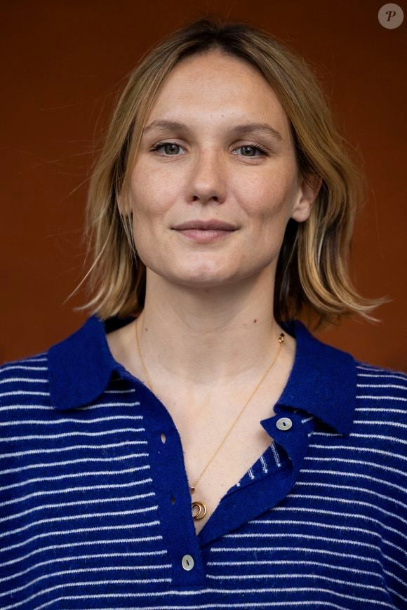 Ana Girardot au village (night session) lors des Internationaux de France de Tennis de Roland Garros 2025, à Paris, France, le 6 juin 2025. © Jacovides-Moreau/Bestimage