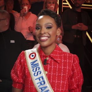 La nouvelle Miss France fera une apparition à l'écran
Exclusif - Angélique Angarni-Filopon, miss France 2025 sur le plateau de l'émission "Touche pas à mon poste" (TPMP) diffusée en direct sur C8 le 17 décembre 2024.

© Jack Tribeca / Bestimage