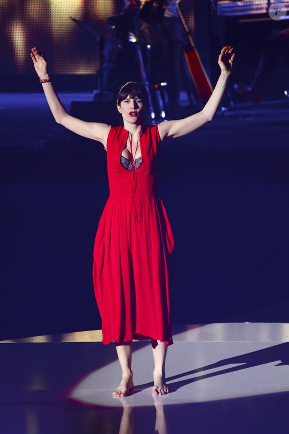La chanteuse Camille lors de la  27ème cérémonie des Victoires de la Musique à Paris, le 3 mars 2012.
©JLPPA / Bestimage