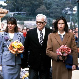 Prince Rainier avec les Princesses Caroline et Stéphanie. Photo par © Globe Photos/ZUMA Wire/ABACAPRESS.COM