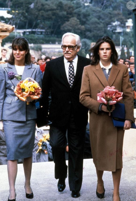 Prince Rainier avec les Princesses Caroline et Stéphanie. Photo par © Globe Photos/ZUMA Wire/ABACAPRESS.COM