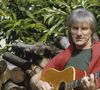 "C'était une forêt vierge lorsque je suis arrivé ici", racontait-il récemment aux journalistes de "JD News"

Archive - Hugues Aufray - En France, Hugues AUFRAY jouant de la guitare, en extérieur, chez lui, dans sa maison de Marnes-la-Coquette Michel MARIZY via Bestimage