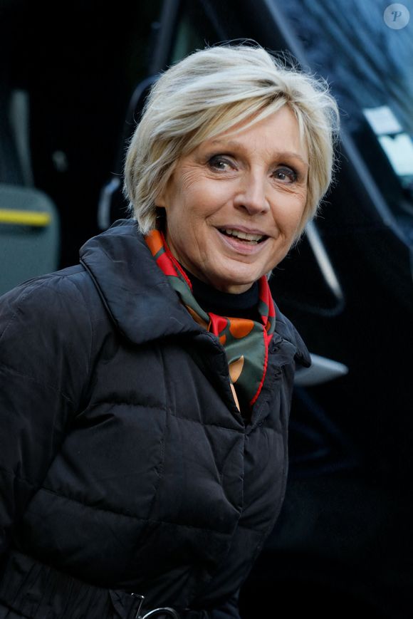Evelyne Dhéliat - Sorties des obsèques de Jean-Pierre Pernaut en la Basilique Sainte-Clotilde à Paris le 9 mars 2022.  © Christophe Clovis / Bestimage