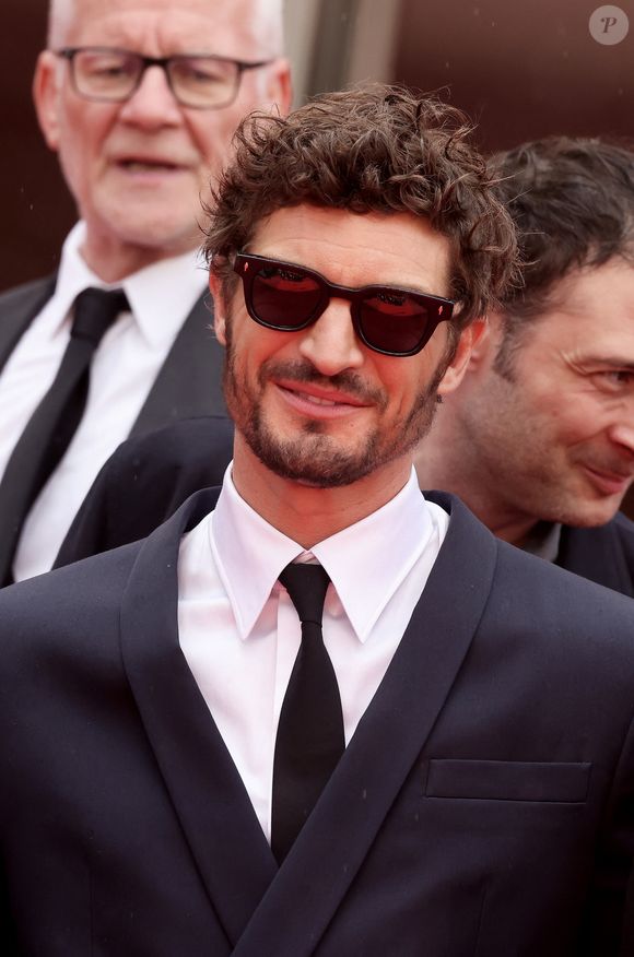 Niels Schneider - Montée des marches du film " L'inconnue" lors du 79ème Festival International du Film de Cannes, le 18 mai 2026. © Jacovides-Moreau / Bestimage
