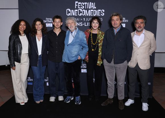Exclusif - Vanessa Liautey, LouisDo de Lencquesaing, Anny Duperey, TimiJoy Marbot, Pierre Richard en photocall lors de la présentation du film "L'homme qui a vu l'ours qui a vu l'homme" au festival "Ciné Comédies" à Lens-Liévin, le 29 mai 2025.
© Denis Guignebourg/Bestimage