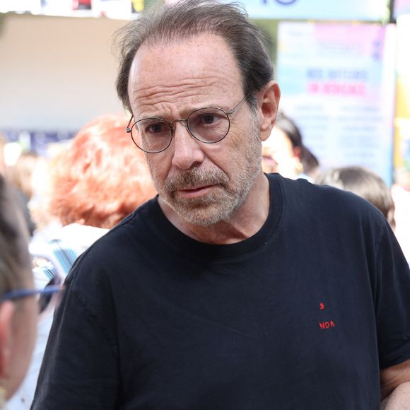 Marc Levy - Festival du Livre de Paris 2025 au Grand Palais à Paris le 11 avril 2025.

© Denis Guignebourg / Bestimage