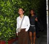 Certaines pièces sont incontournables : robe longue, pantalon en lin, jupe portefeuille ou blazer oversize pour combiner confort et style.

EXCLUSIF Santa Monica, CA La chanteuse/actrice Christina Milian et M. Pokora, ainsi que leurs deux enfants, quittent le restaurant italien Giorgio Baldi après avoir dîné avec l'ancien basketteur professionnel Tony Parker à Santa Monica. Christina porte un pantalon marron et une chemise blanche boutonnée.

Backgrid USA / Bestimage