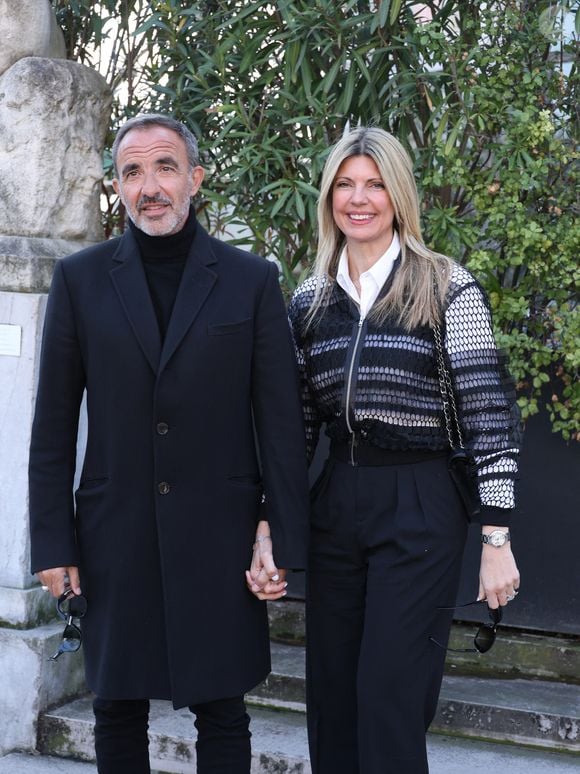 D'ordinaire très discrets, Nikos Aliagas et compagne Tina Grigoriou se sont rendus au défilé Elie Saab lors de la Fashion Week de Paris
Nikos Aliagas avec sa femme Tina Grigoriou au défilé Elie Saab "Collection Prêt-à-Porter Automne/Hiver" lors de la Fashion Week de Paris (PFW)© Denis Guignebourg / Bestimage