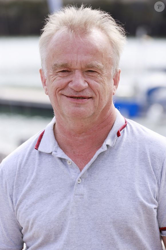 Le comédien a révélé que de nouveaux épisodes allaient bientôt être tournés

Dominique Pinon de Cassandre. Le festival de fiction TV de La Rochelle vendredi 16 septembre 2022. © Christophe Aubert via Bestimage