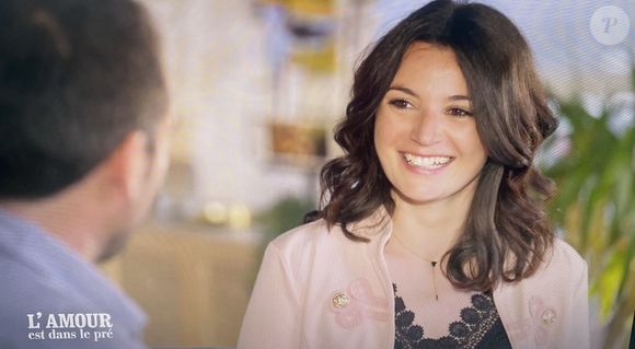Et pour sa prétendante de continuer : "Donc je peux le faire partout. J'aime l'accompagnement des familles, je me sens vraiment utile. J'aime ce que je fais".

Julien (L'amour est dans le pré) lors de son speed-dating avec Esmeralda