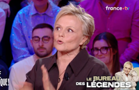 Muriel Robin raconte dans "Quelle époque !" sur France 2 qu'Alain Delon est tombé sous le charme d'Anne Le Nen, l'actuelle femme de Muriel Robin.